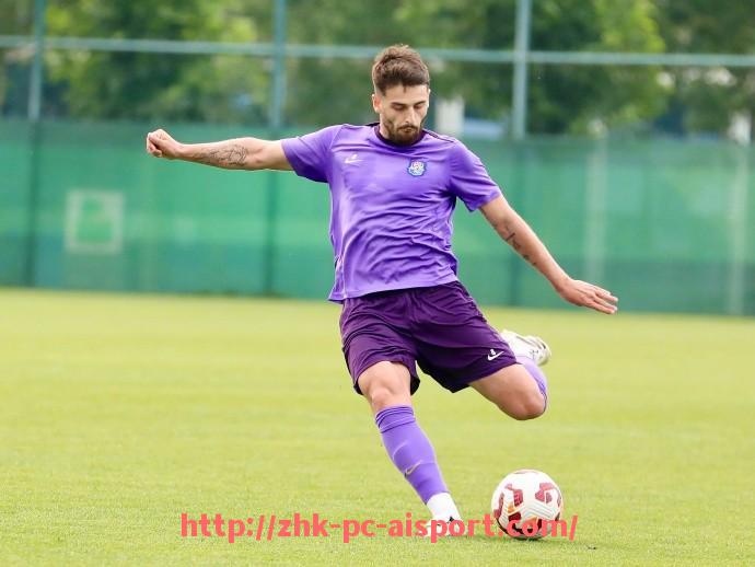 爱体育-湖人队在2024年赛季的引援策略是否能解决进攻端问题